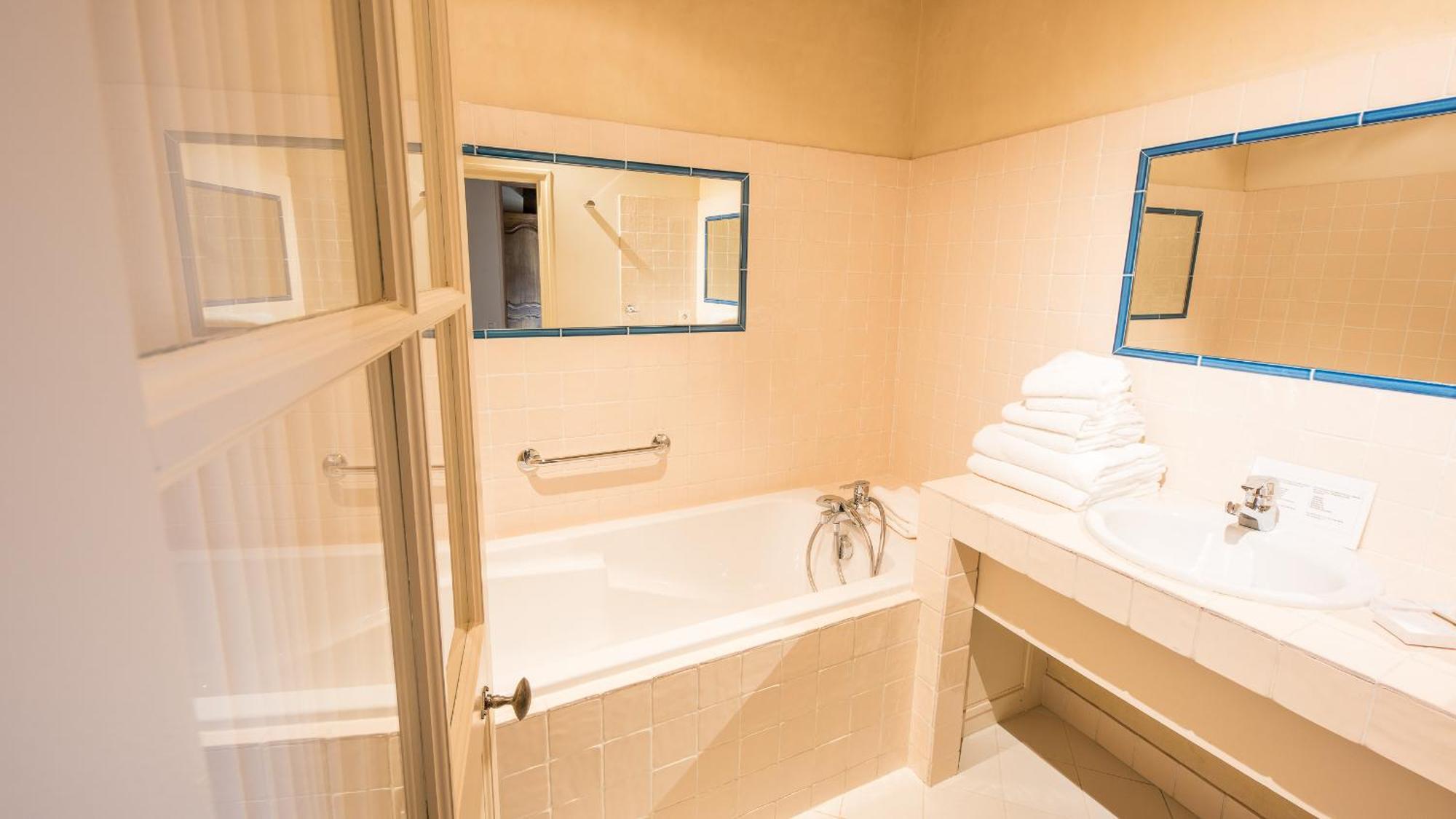 Le Champ Des Oiseaux Hotel & Spa Труа Экстерьер фото